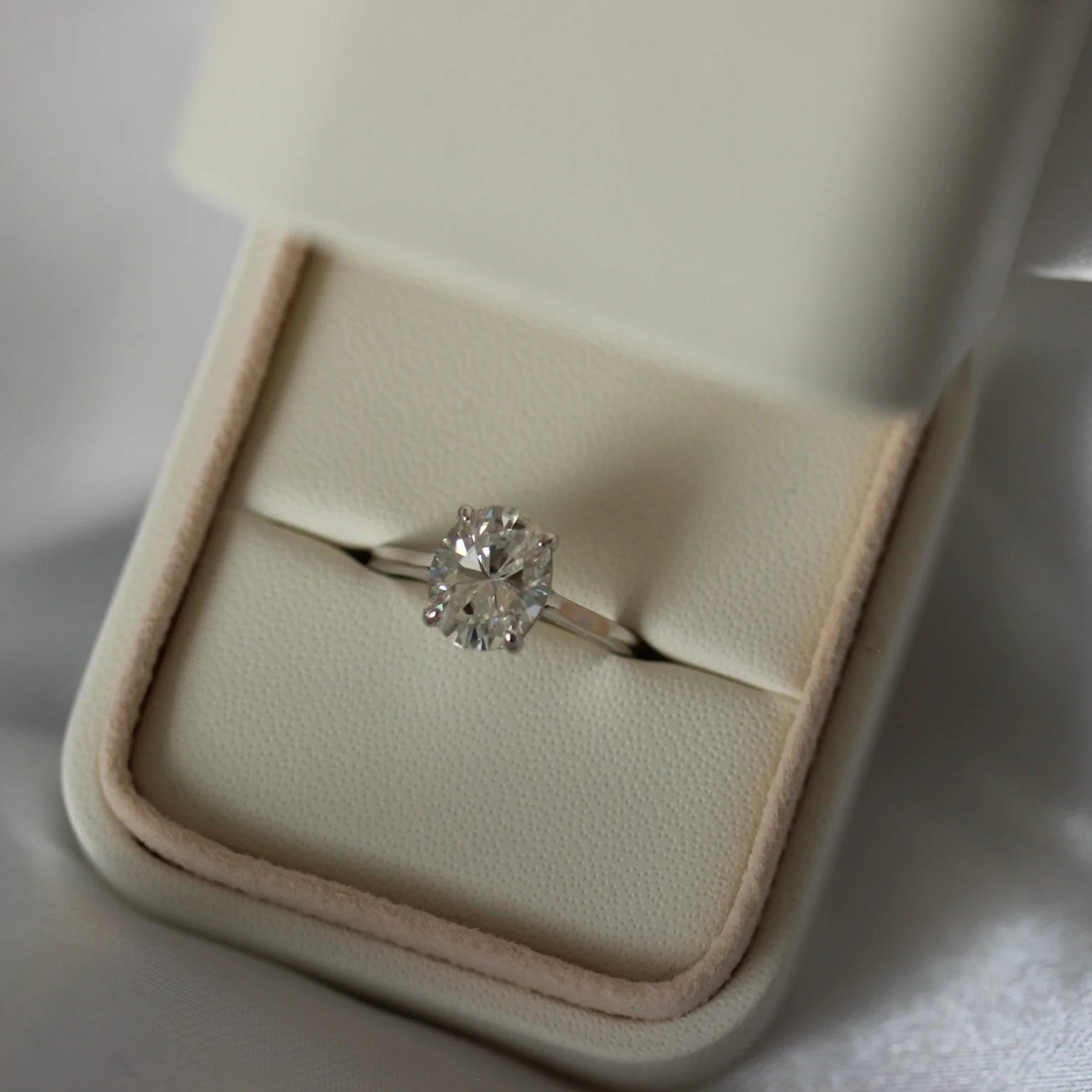 Barcelona Oval Moissanite Ring - Image 5