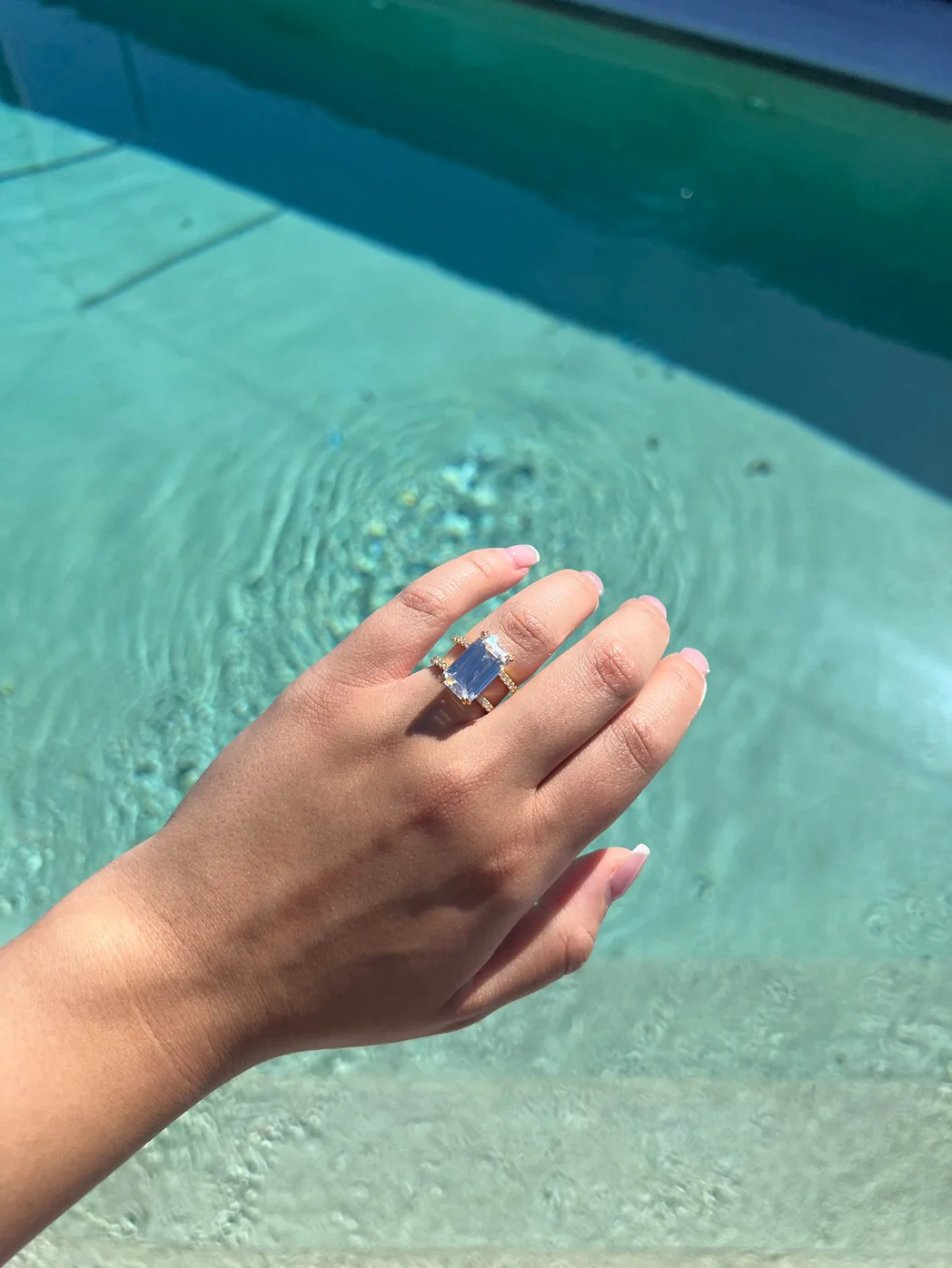 Carrara Emerald Gold Ring - Image 4