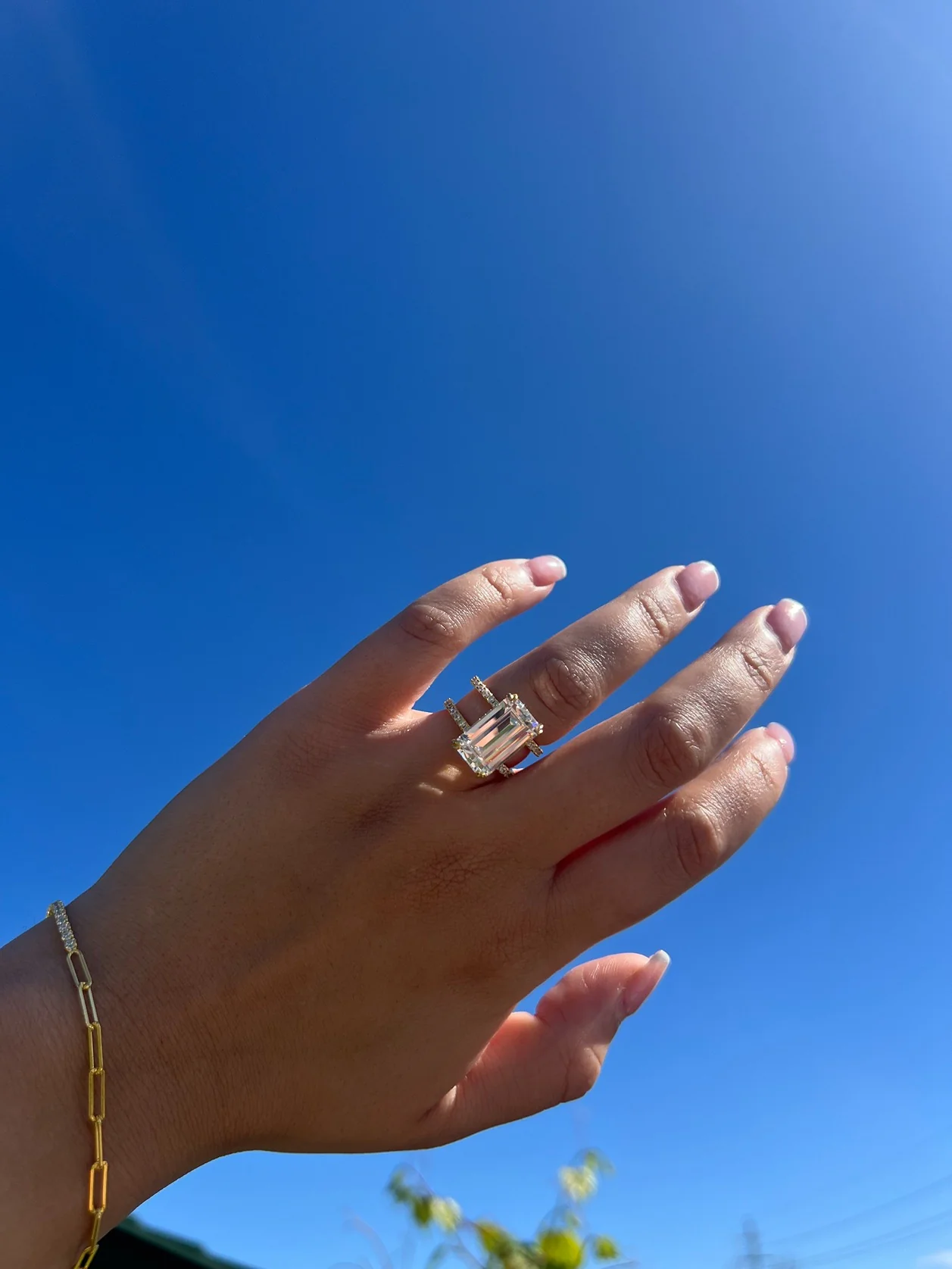 Carrara Emerald Gold Ring - Image 6