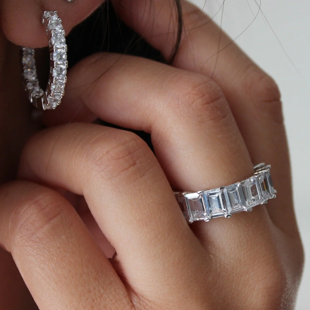 Salzburg Emerald Eternity Ring - Silver - Image 8