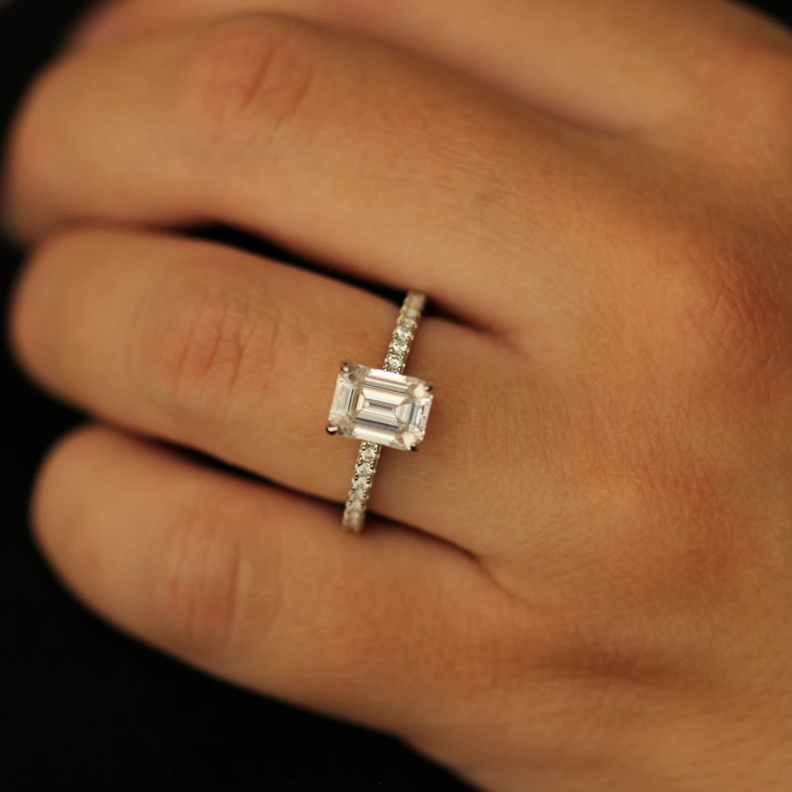 Seoul Emerald Moissanite Ring - Image 4