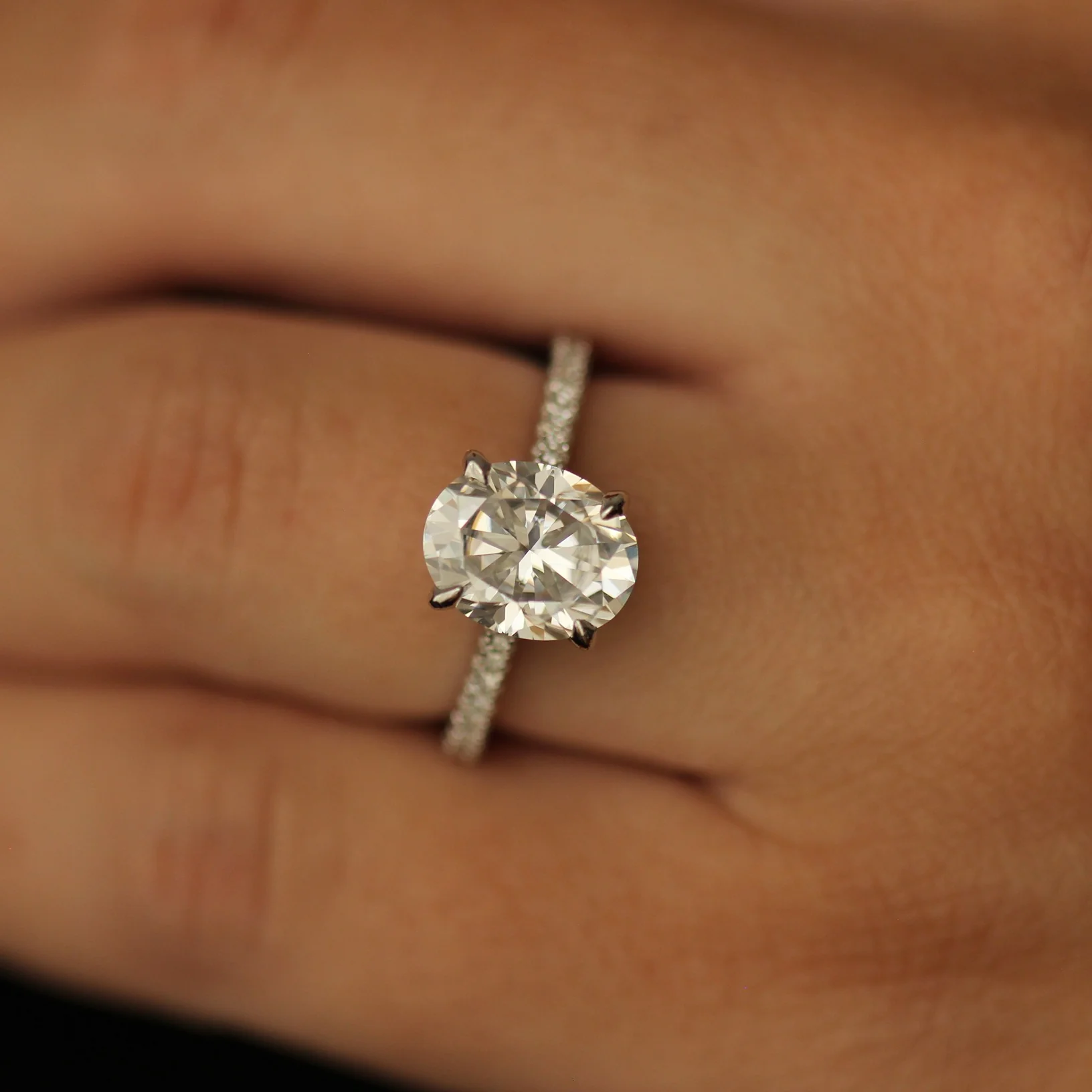 Siena 3 Ct Oval Moissanite Ring - Image 4