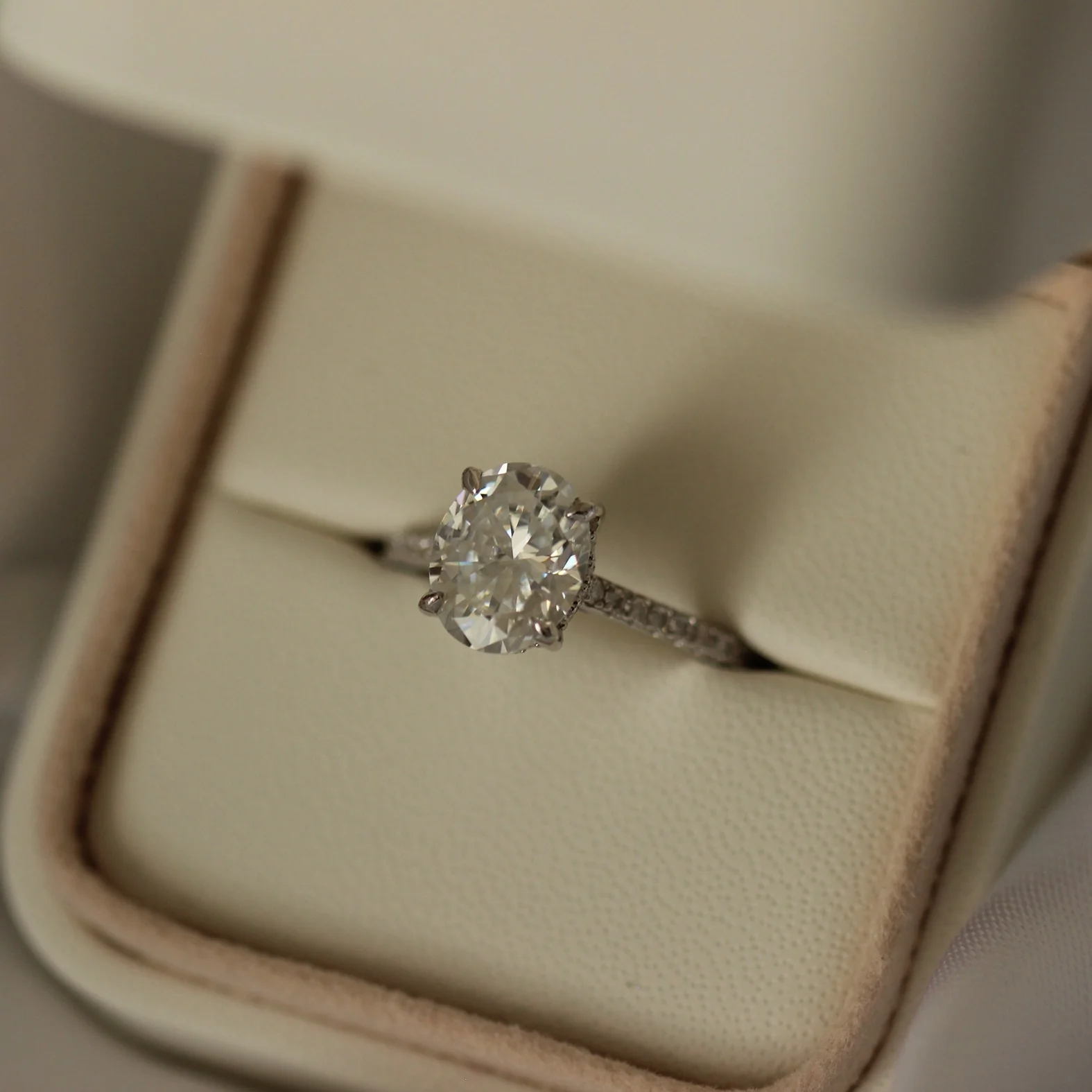 Siena 3 Ct Oval Moissanite Ring - Image 8