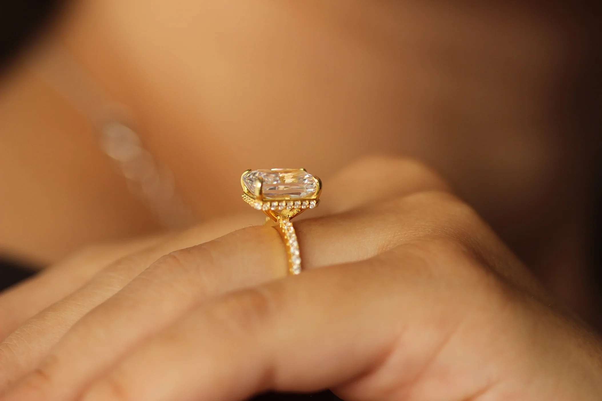 Varenna Rectangle Ring - Gold - Image 3