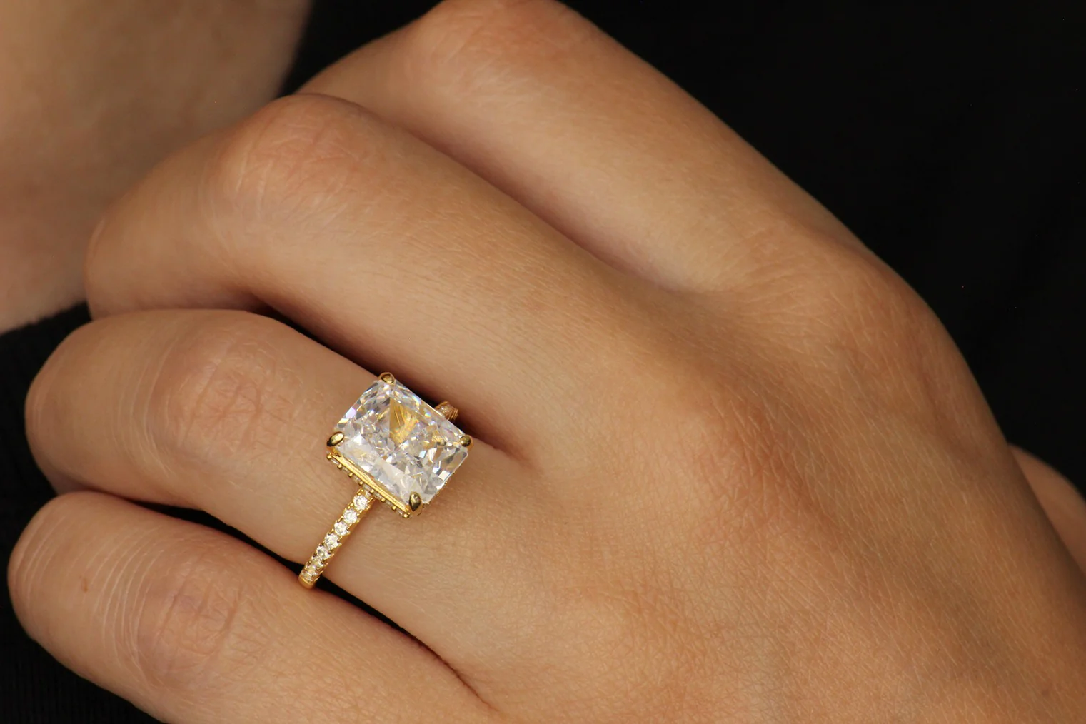 Varenna Rectangle Ring - Gold - Image 4